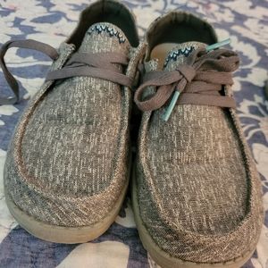 Womens Hey Dudes size 6